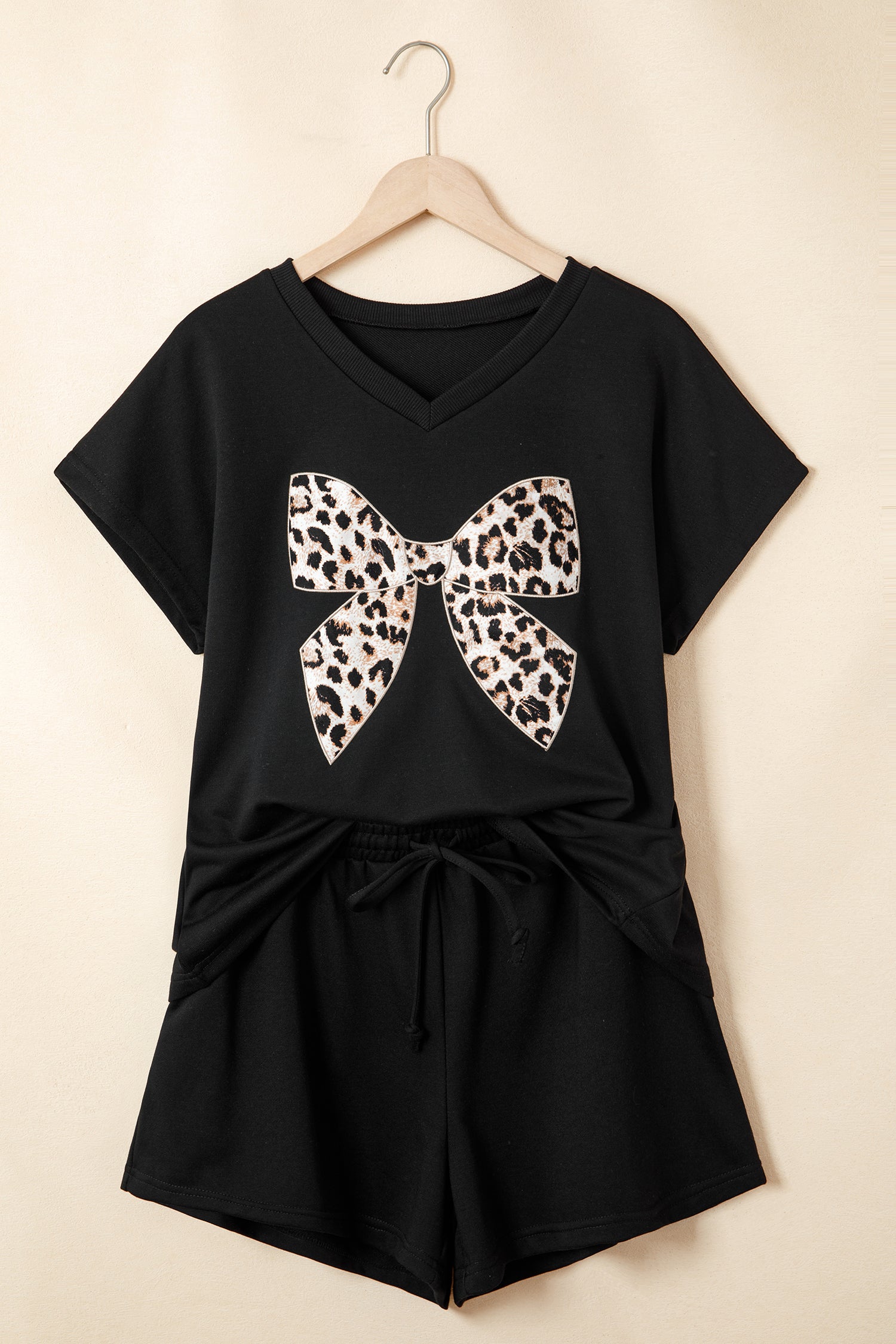 Black Contrast Leopard Bow Patched V Neck Loose Tee Drawstring Shorts 2pcs Outfit