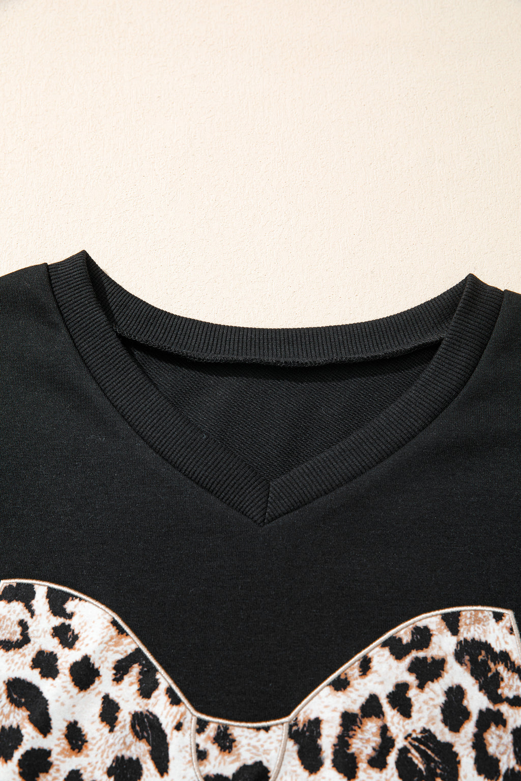 Black Contrast Leopard Bow Patched V Neck Loose Tee Drawstring Shorts 2pcs Outfit